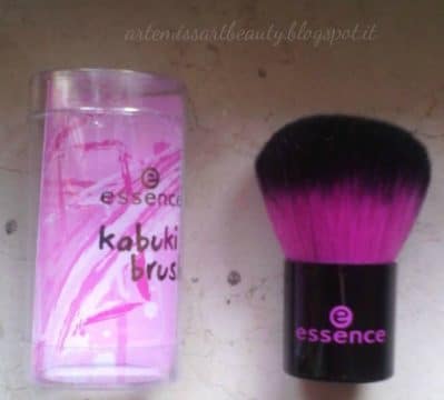pennello viso Kabuki Essence Cosmetics 
