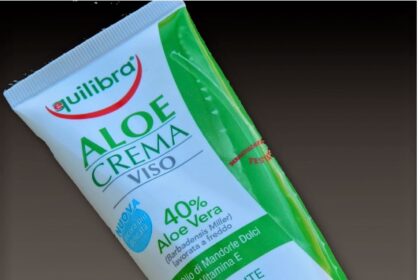 Equilibra Aloe Crema viso idratante protettiva