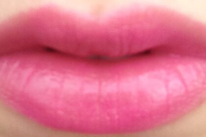 rossetto rosa/fucsia Amazing Care lipstick Make Up Revolution