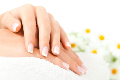 Manicure con olio caldo fai da te