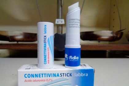 Connettivina stick labbra con acido ialuronico