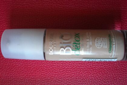 Fondotinta Liquido Bourjois Bio Detox