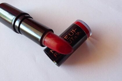 Rossetto Makeup Revolution Amazing Lipstick-Reckless