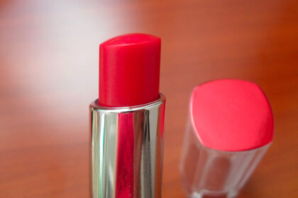 Rossetto L'Oreal Rouge Caresse 401 Rebel Red