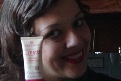 Essence Fondotinta All About Matt Oil Free