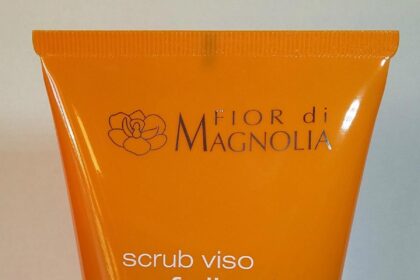 scrub viso esfoliante fiori di magnolia