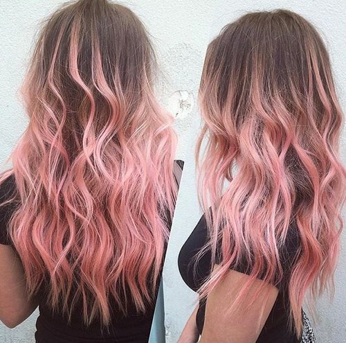 ciocche rosa su capelli biondi