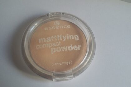 Cipria Mattifying Compact Powder Essence