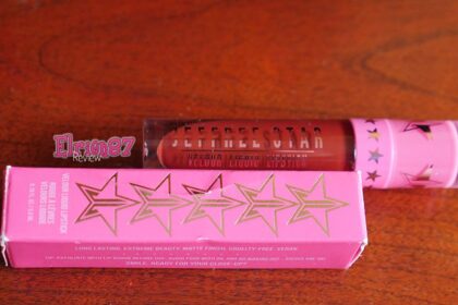 Jeffree Star Velour Liquid Lipstick - Swatch Unicorn Blood