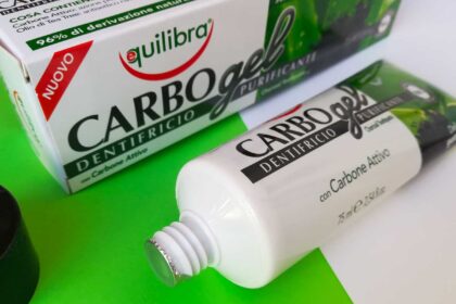 Dentifricio CARBO Gel Equilibra con Carbone Attivo