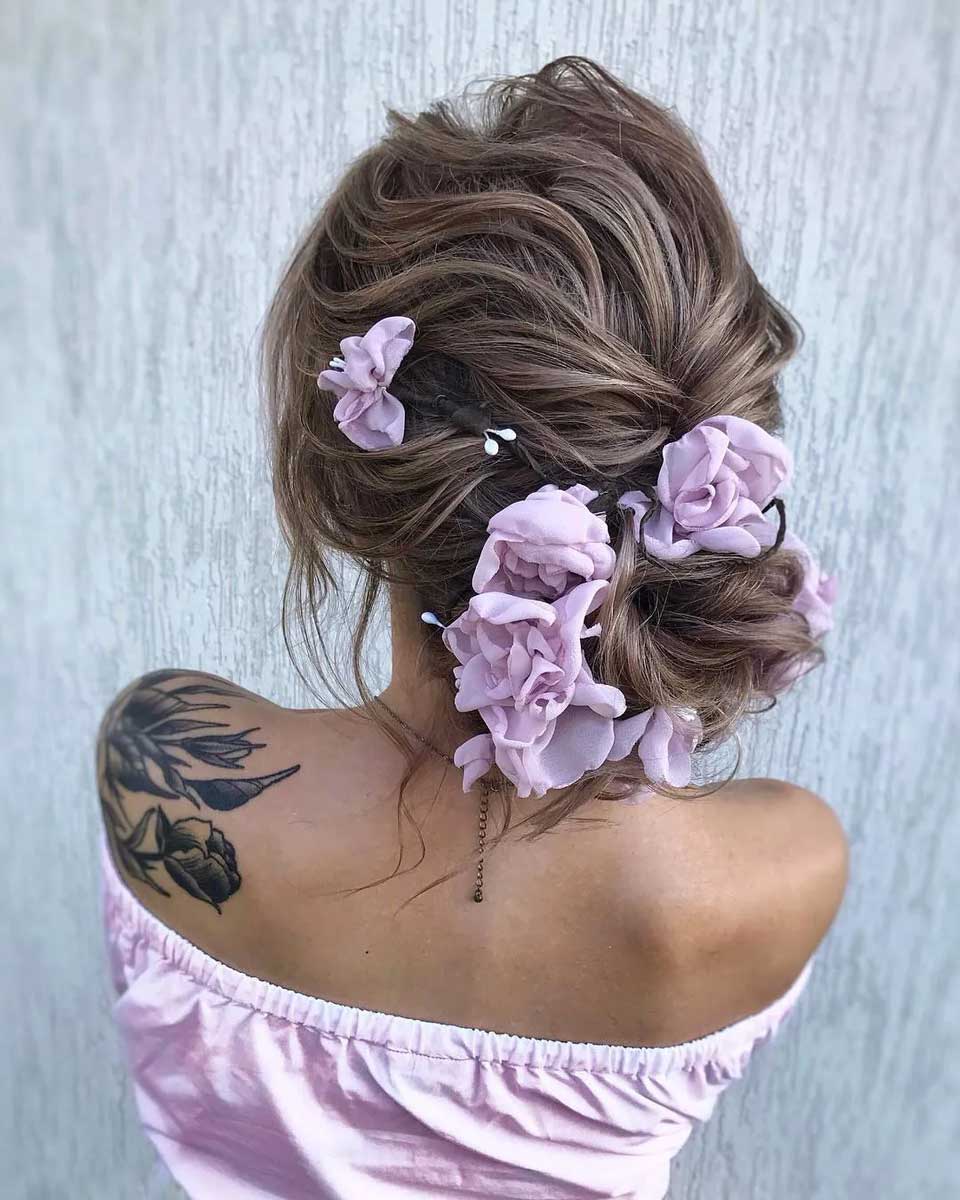 Idee per indossare fiori nei capelli