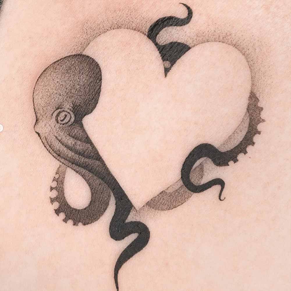 tatuaggio cuore minimalista 2