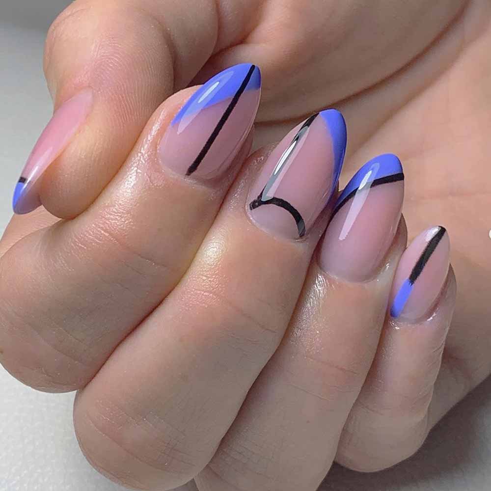 Unghie nere e blu idea nail art elegante e minimalista