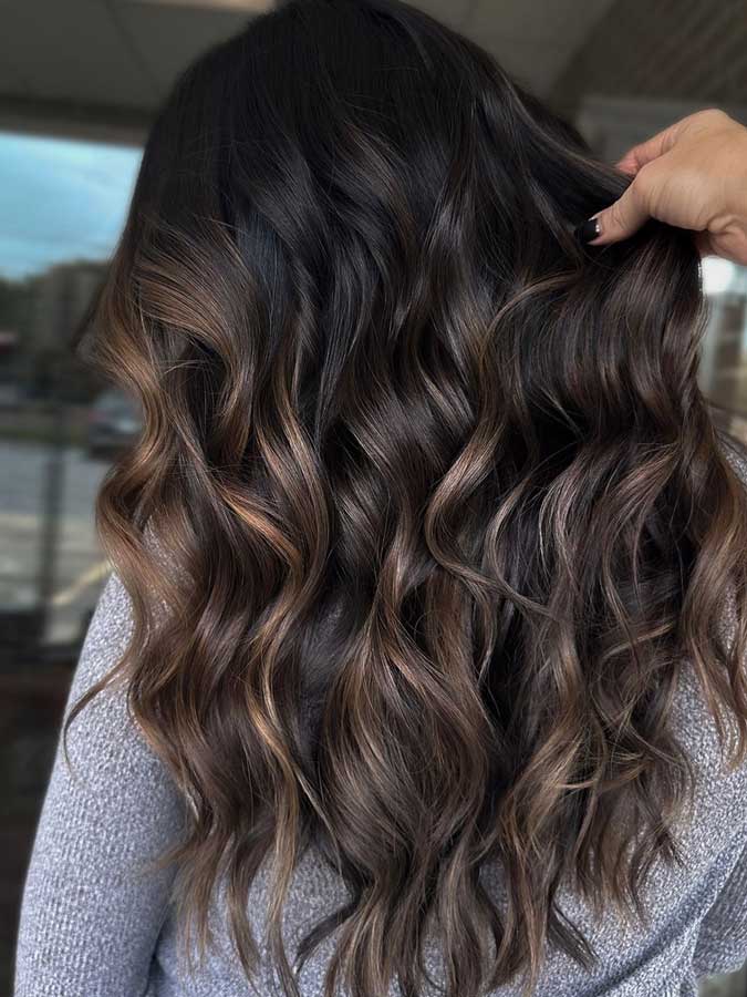 Balayage al caramello per capelli mossi