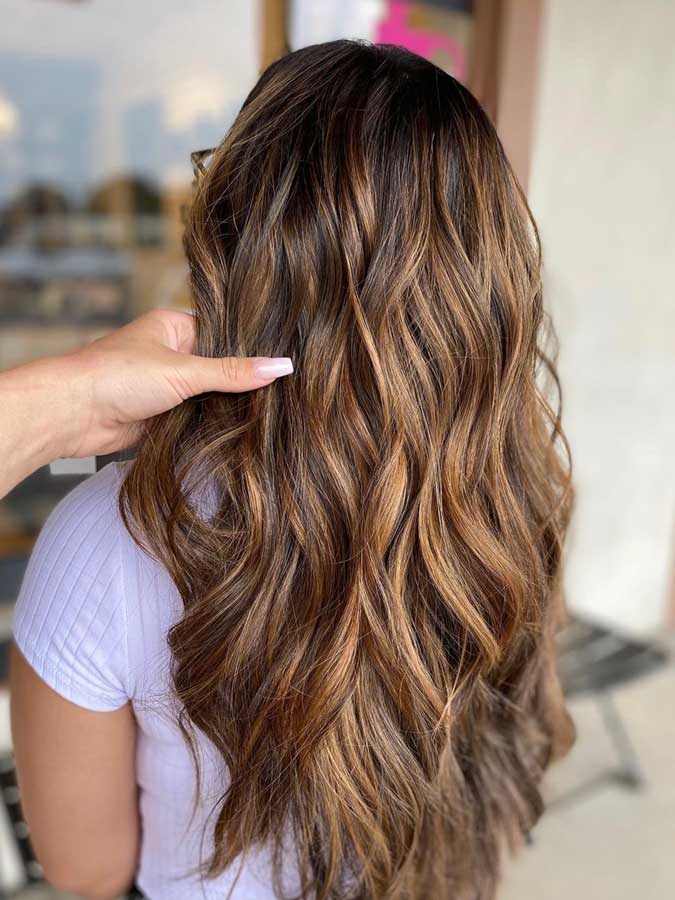 Balayage caramellato per capelli molto lunghi