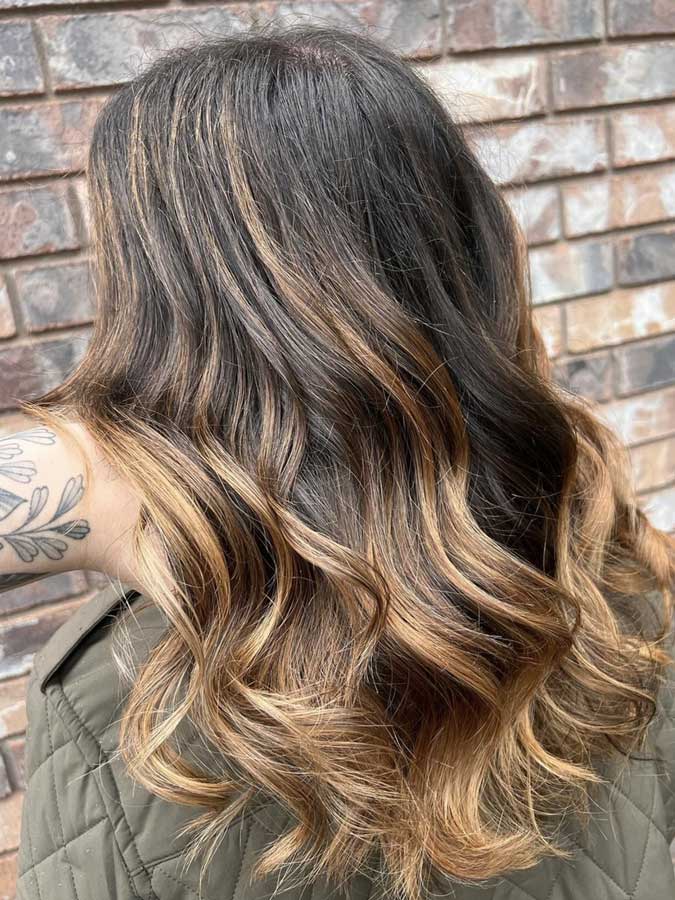 Balayage caramello capelli lunghi a onde