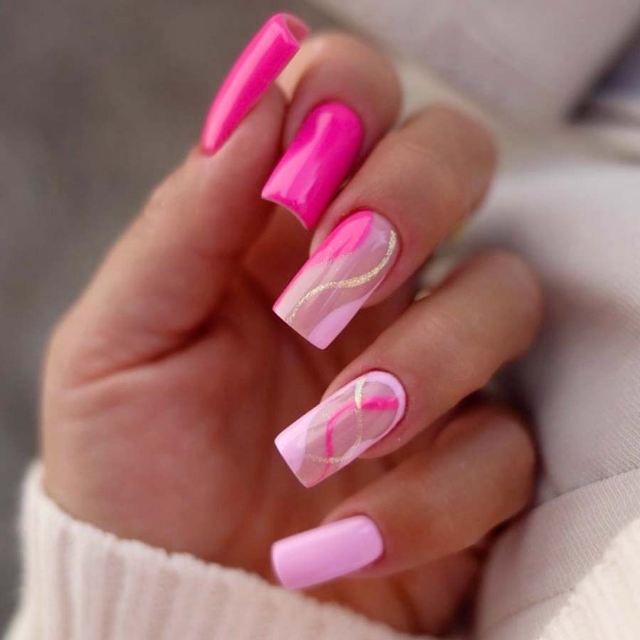 Idea Nail Art rosa shocking o Barbie con swirl argento