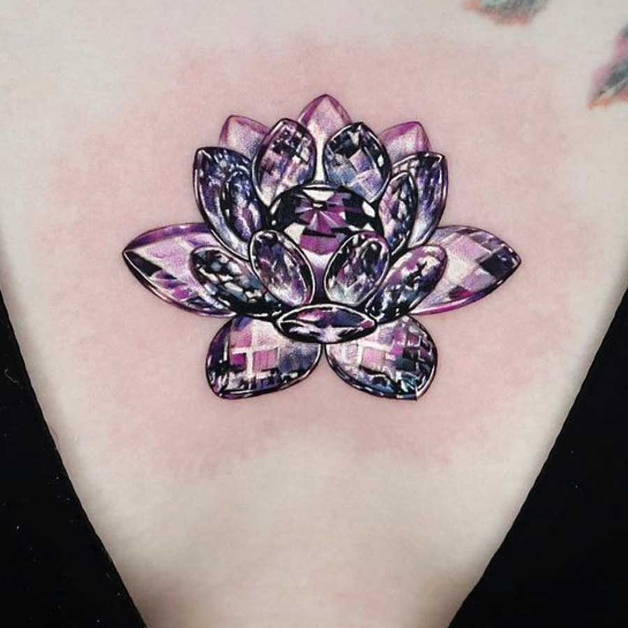 Tatuaggio effetto cristallo sul petto