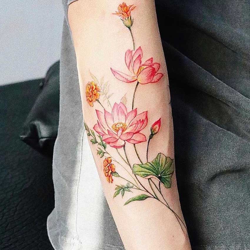 Tatuaggio fiori di Loto elegante