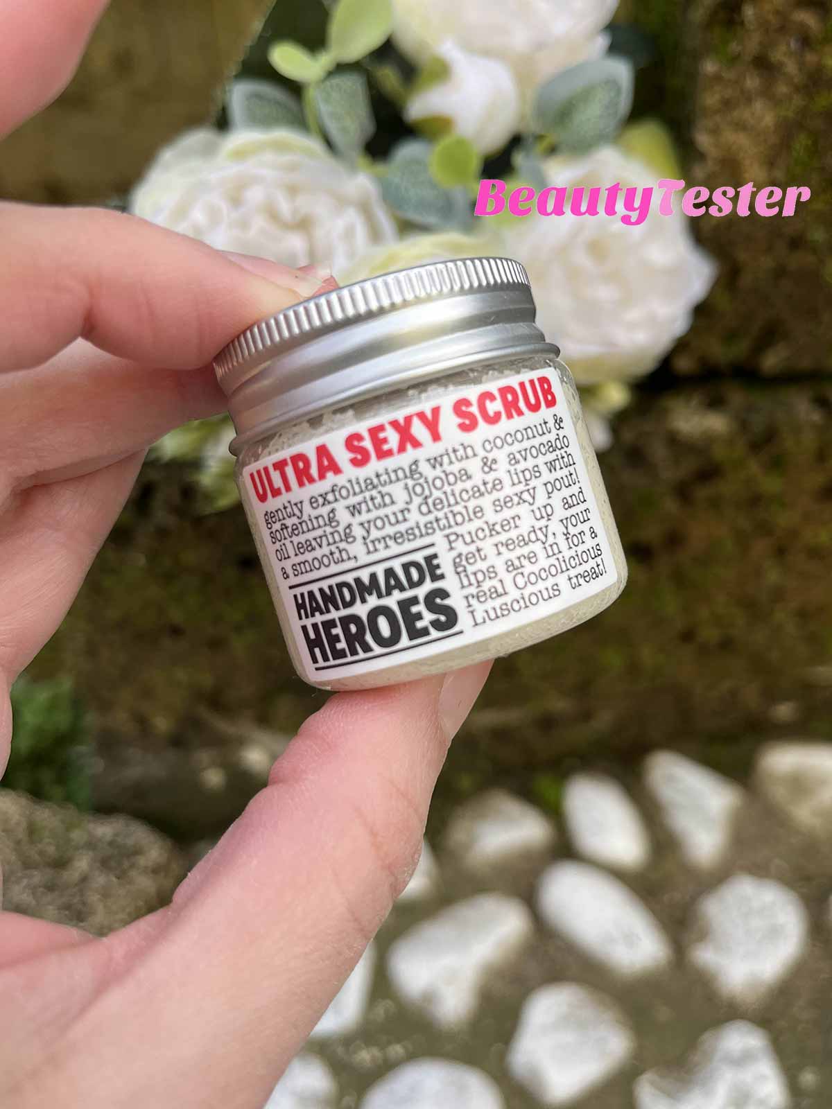 Vasetto piccolo Coco-licious Luscious scrub labbra di Handmade Heroes 